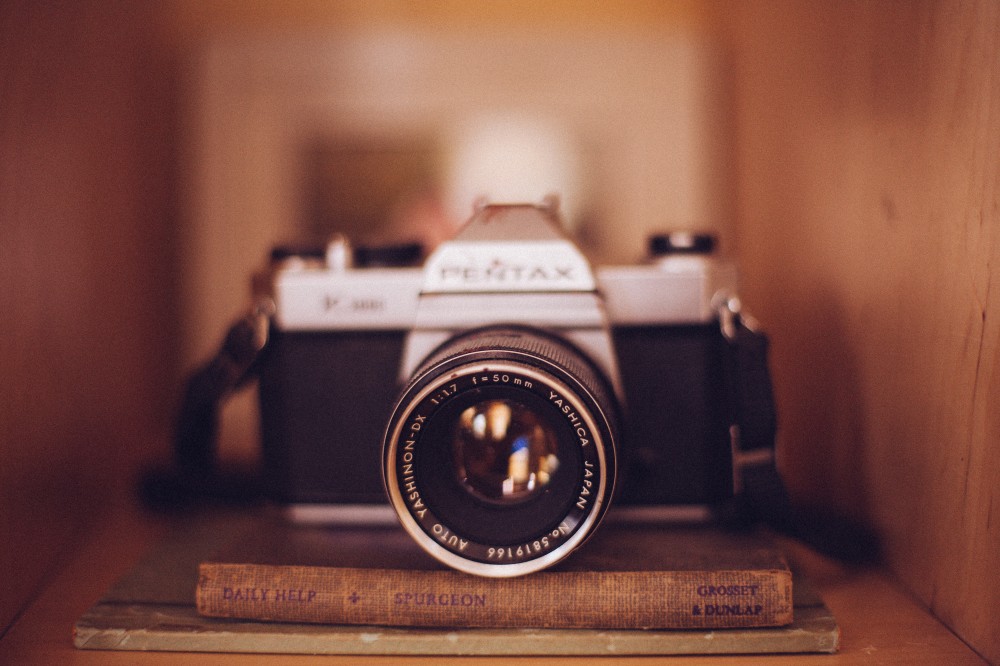 Public Domain Images Old Vintage Camera Books Shelf Case Tan Brown 2