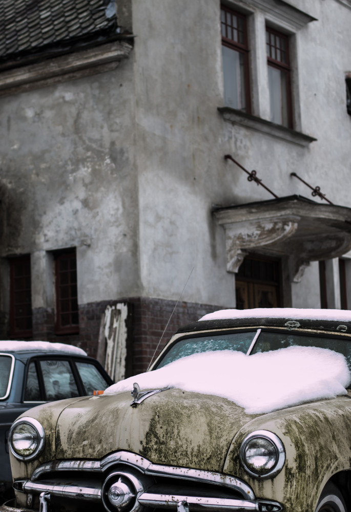 Public Domain Images - .com - Old Car Grey Snow Chrome Grill 