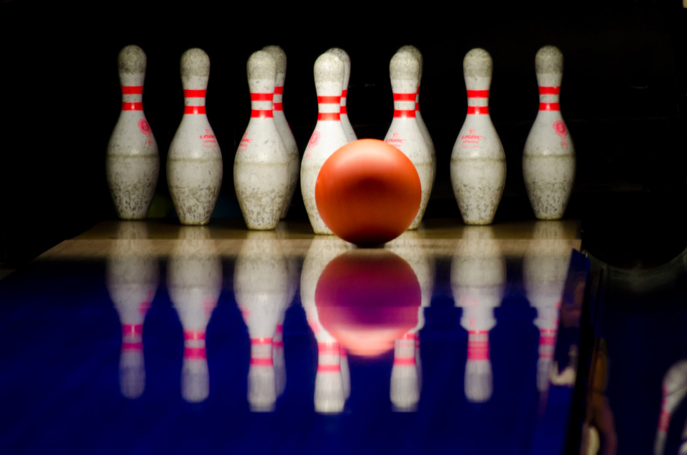 Public Domain Images – Bowling Alley Red Ball White Pins Lane